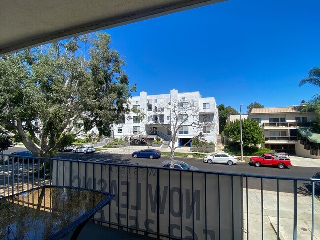Interior Photo - 1823 Camden Ave
