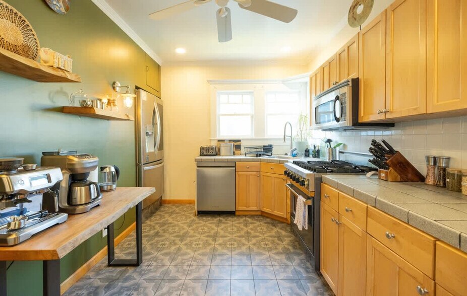 Building Photo - 3148 College Ave