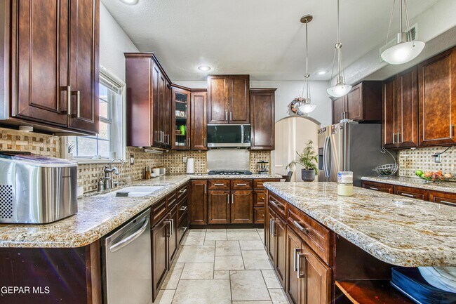 Building Photo - 6561 Isla Del Rey Dr