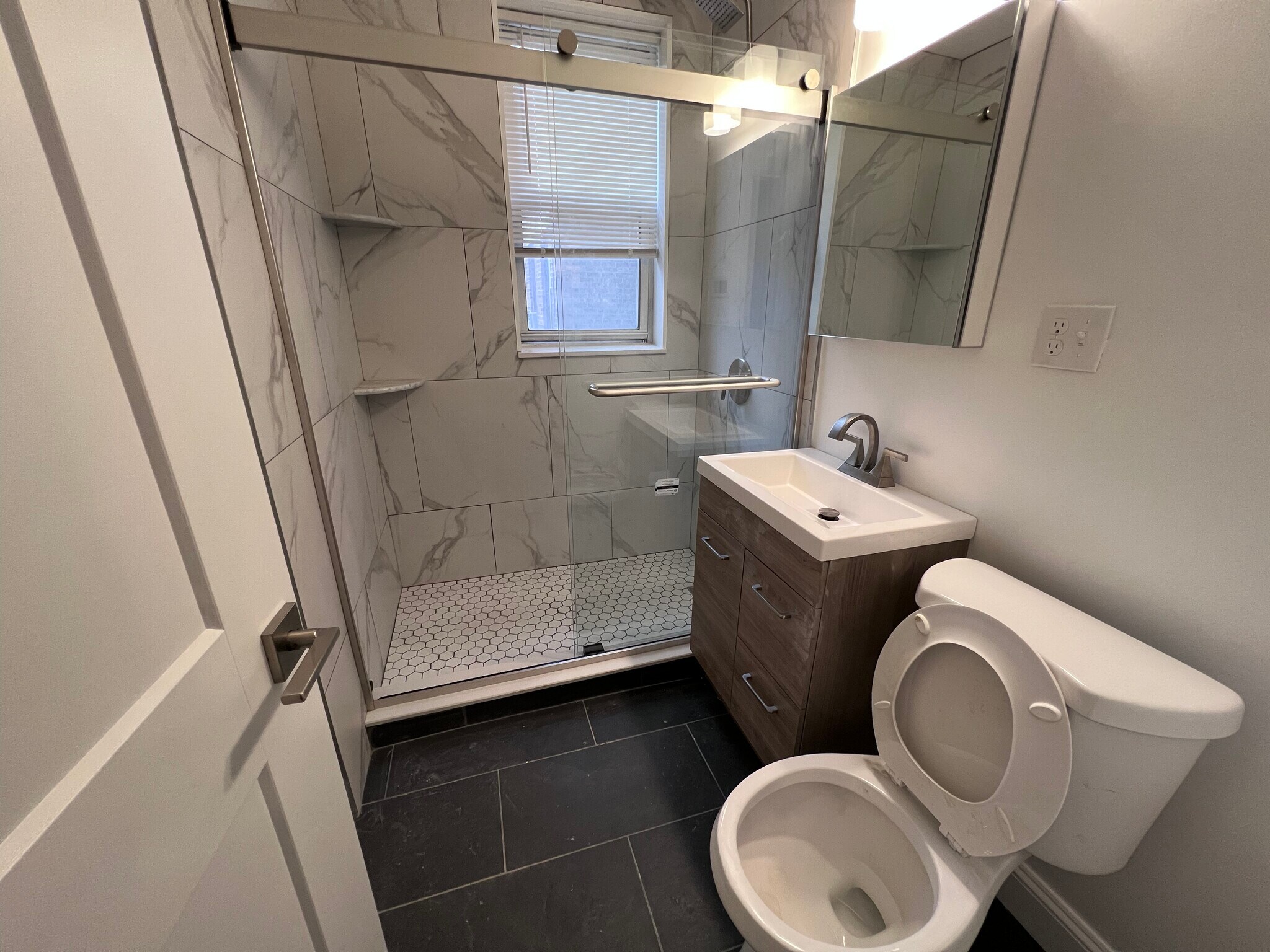 Building Photo - 132 Jersey St