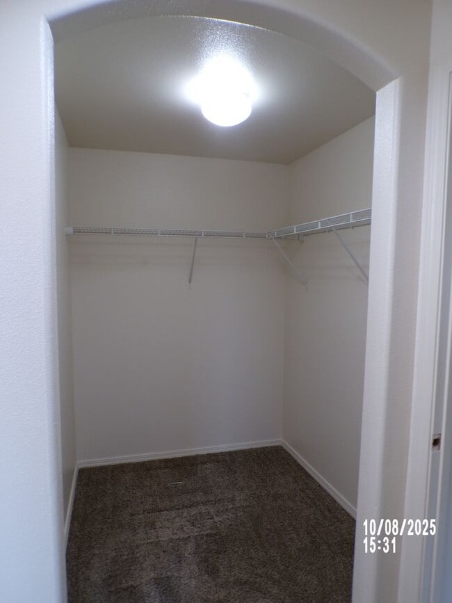 Building Photo - Spacious 3 bed 2 bath private cul-de-sac