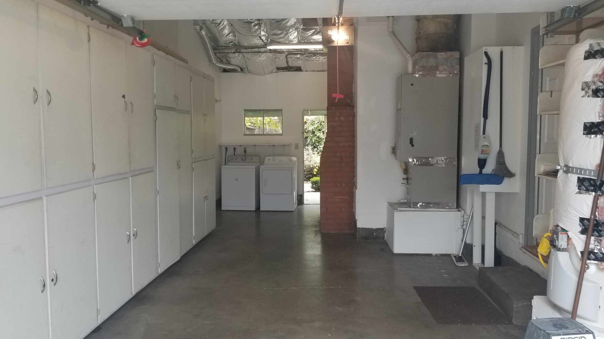 Building Photo - 2221 Homewood Dr