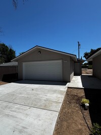 Building Photo - 4834 N Fruit Ave
