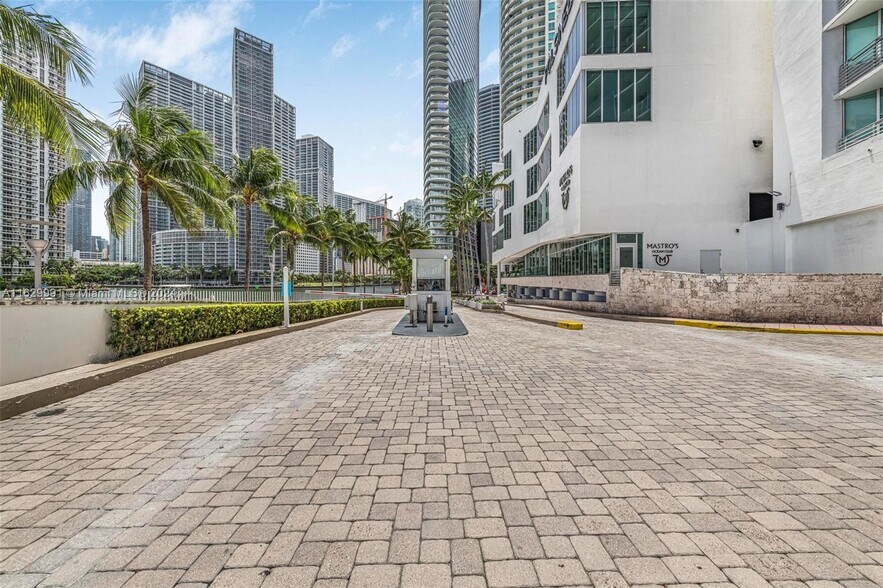 Gated Entry - 325 S Biscayne Blvd