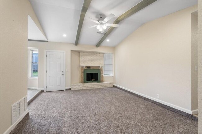 Building Photo - 1671 S Pecan Ave
