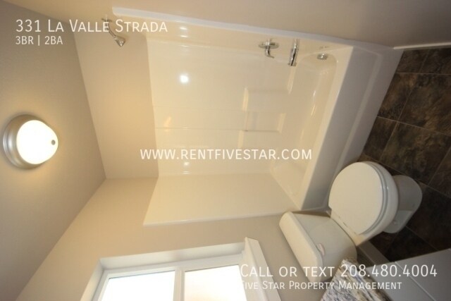 Building Photo - 331 La Valle Strada
