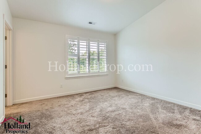 Building Photo - ** BEST PRICE ** - Wonderful 3 Bed 3 Bath ...