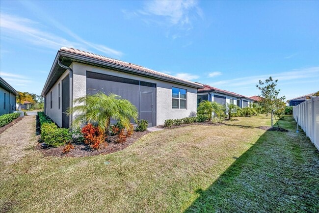 Building Photo - 2Bed/2Bath + Den in Gated Community of Nokomis + 2-Car Garage