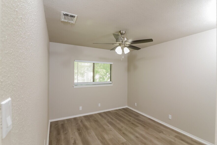 Building Photo - 9339 Autumn Sun