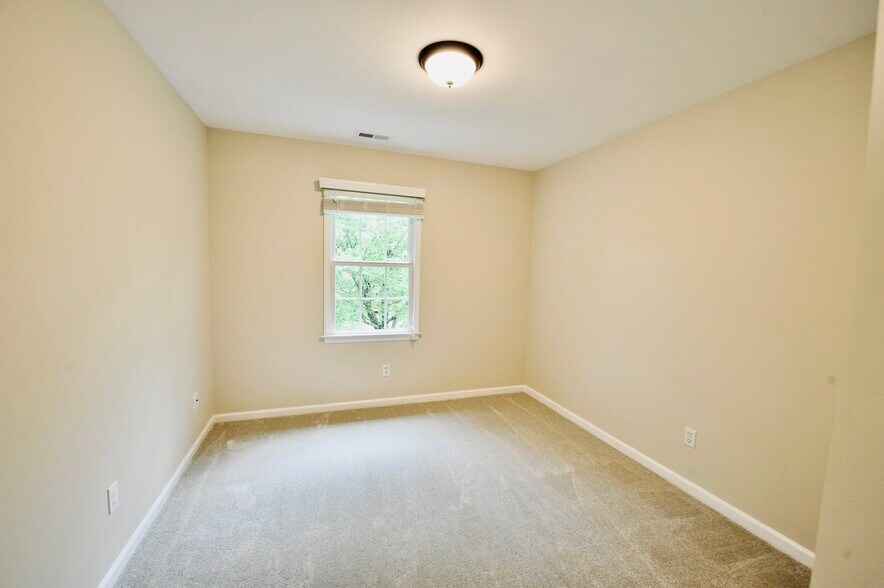 Building Photo - 962 Saint Catherines Dr
