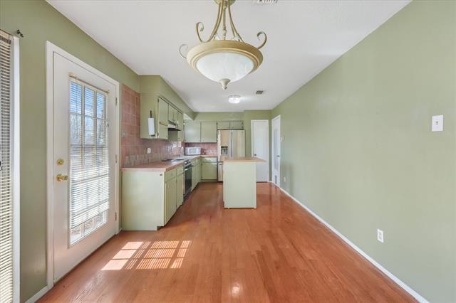 Building Photo - 1006 E Martin Ln