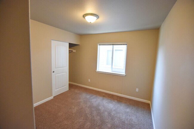 Building Photo - Gorgeous home in Olympia!!