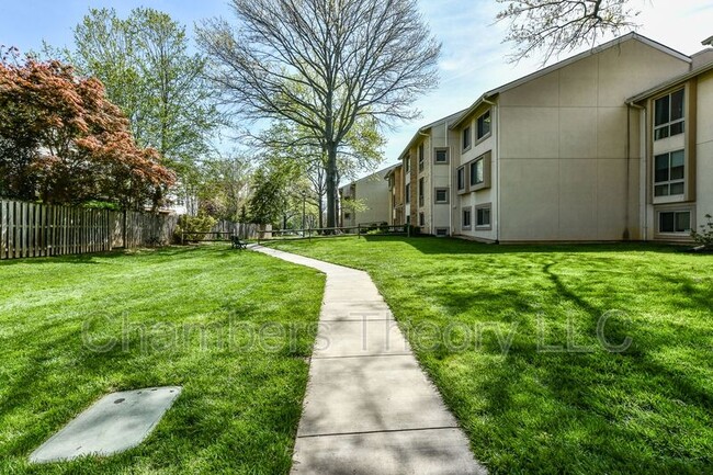 Building Photo - 10204 Bushman Dr