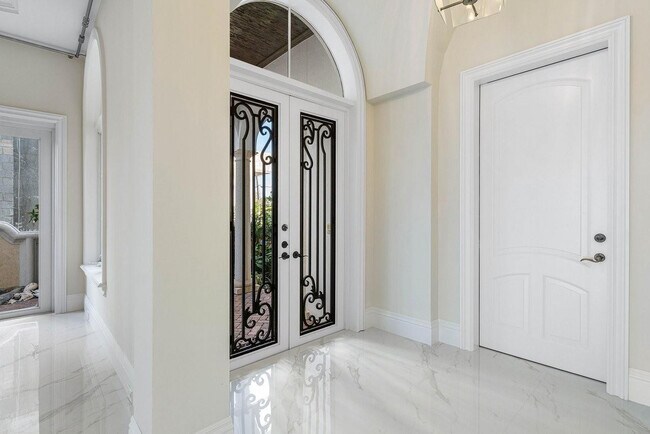 Building Photo - 549 NE 19th Ave