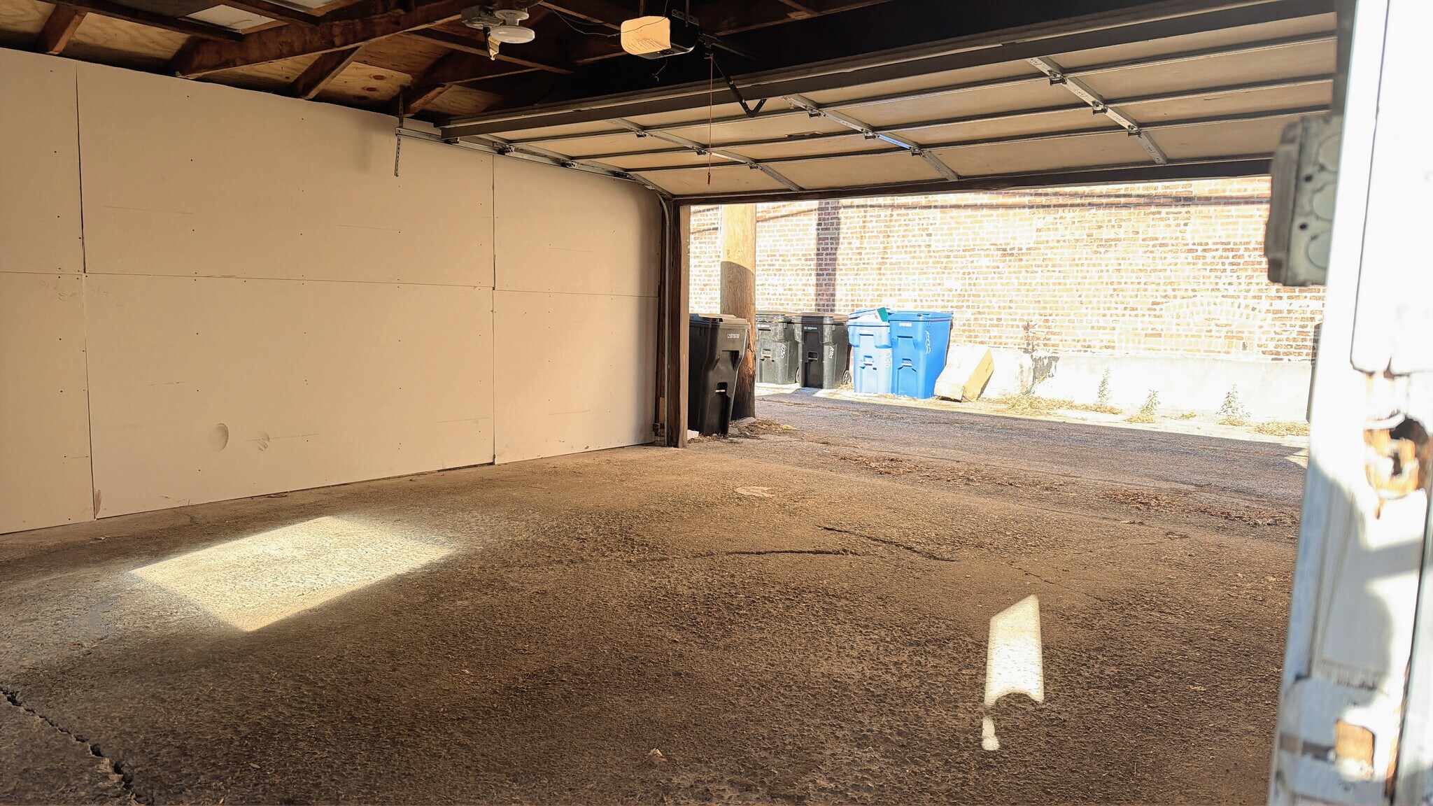 On-Site Two-Car Garage (One Parking Space Available) - 1032 W 31st Pl
