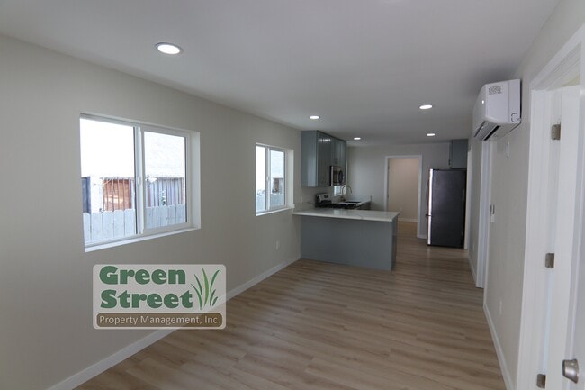 Building Photo - 3849 Menlo Ave