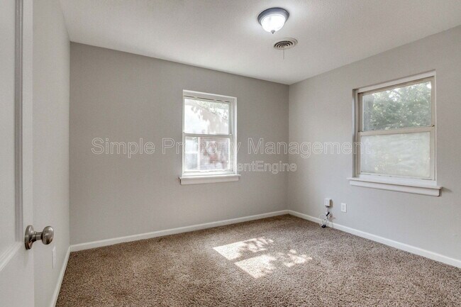 Building Photo - 813 S Midwest Blvd