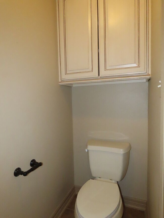 Building Photo - Lindale ISD- Gorgeous 4 Bedroom 2.5 Bathro...