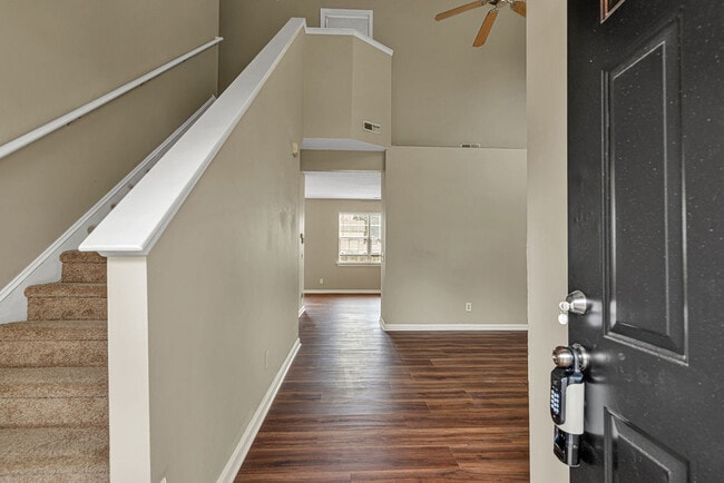 Building Photo - 106 Briar Hollow Dr