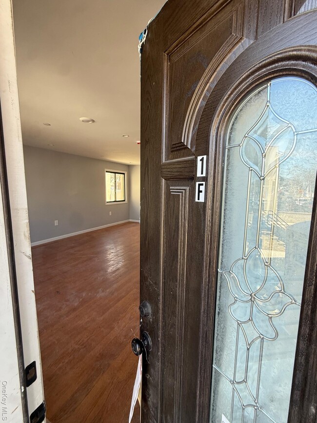 Building Photo - 139-18 Lakewood Ave