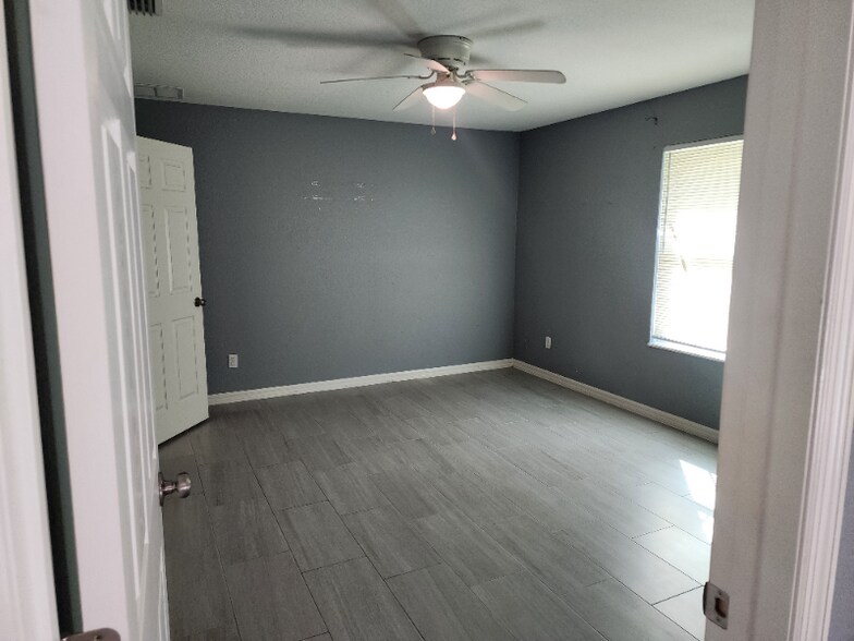 Building Photo - 202 Oak Ln Cir