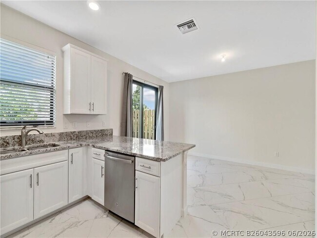 Building Photo - 13056 Anthorne Ln