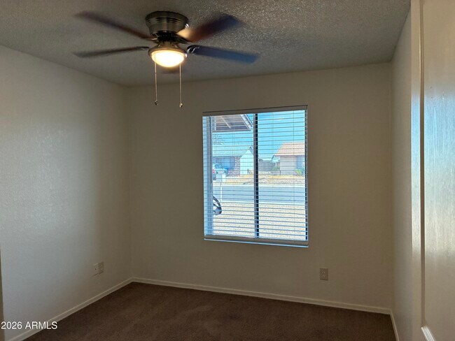 Building Photo - 602 W Wickieup Ln