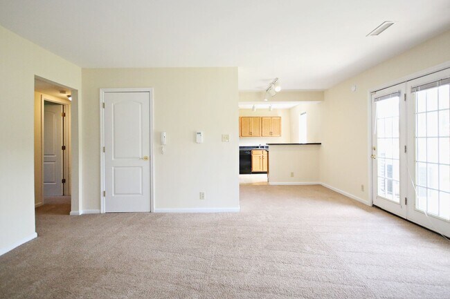 Building Photo - Dog-Friendly Villas at Southern Ridge Apar...