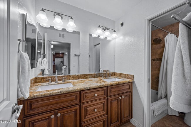 Building Photo - 7118 E Buena Terra Way