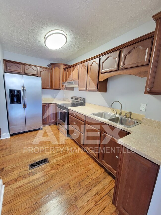 Building Photo - Craftsman Style 2 Bd 1.5- Ba Single Family Home with carport in North Knox!