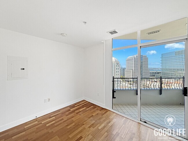 Building Photo - Sophisticated 1BD/2BA Condo in Marina District with City & Bay Views, Office & Resort-Style Ameni...