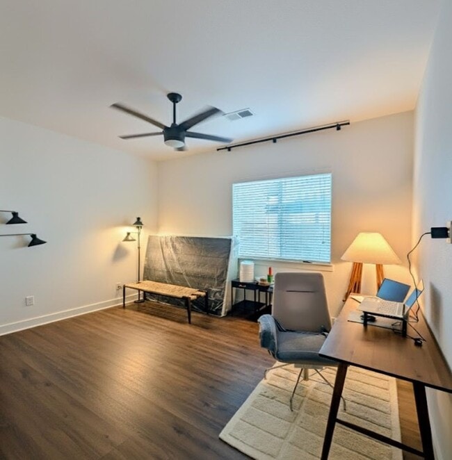 Building Photo - Long Realty & Property Management - 2 Bedroom 2 Bathroom condo in Aurora