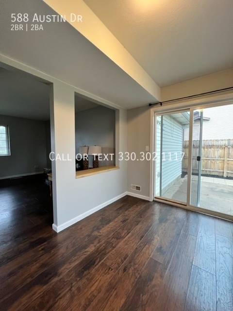 Building Photo - Spacious 2 bedroom townhome for rent in Ba...