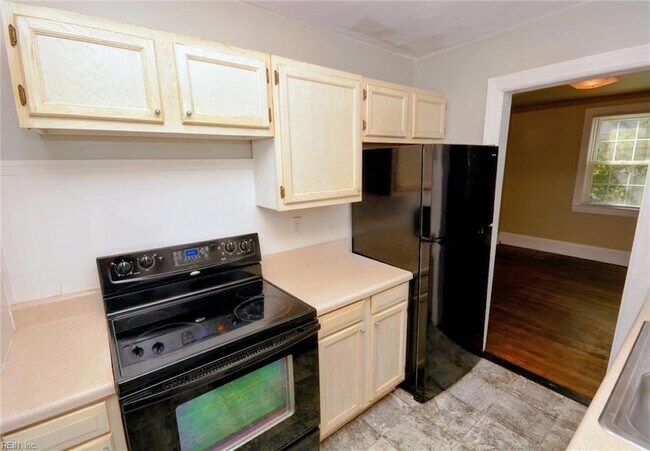 Building Photo - 1330 Monterey Ave