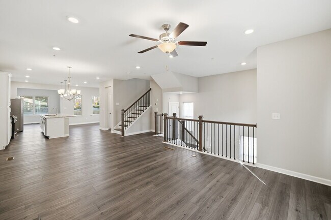 Building Photo - 318 Commons Ave