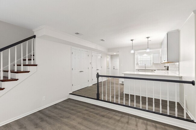 Building Photo - 163 S Eagle Creek Dr