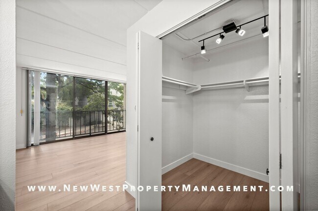 Building Photo - Renovated Cortez Hill 2 Bedroom at Symphon...