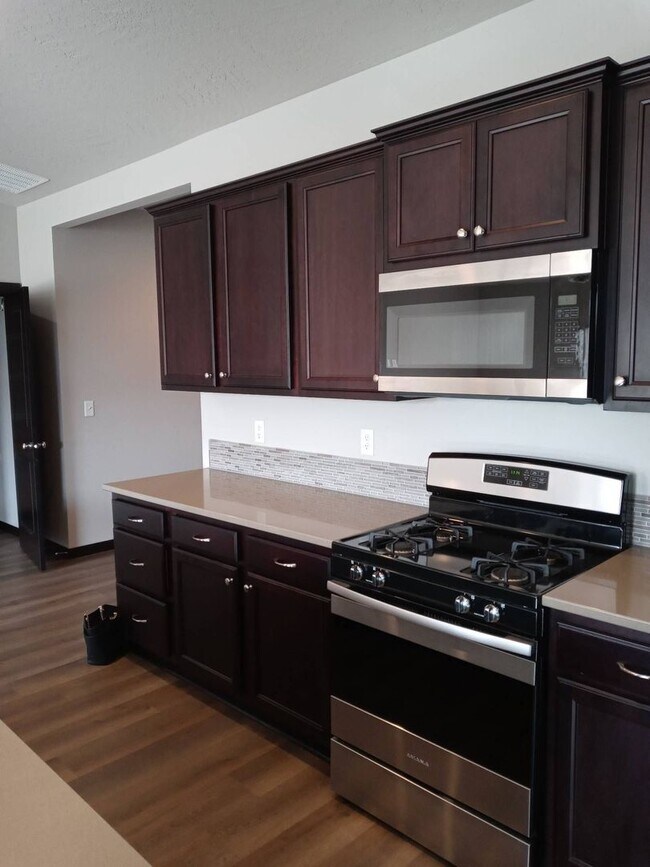Building Photo - Beautiful 3-bedroom, 2-bath home at Woodbr...