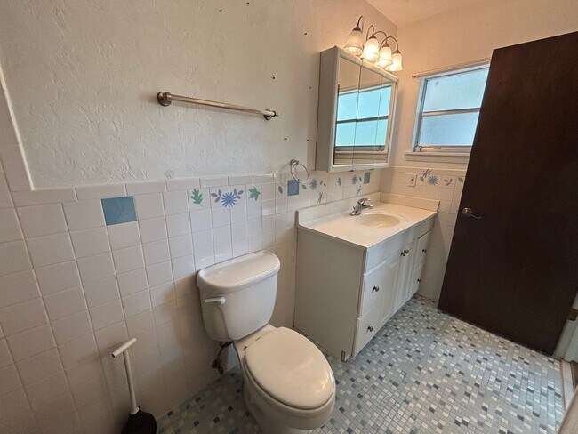 Building Photo - 6352 NE 86th Ave