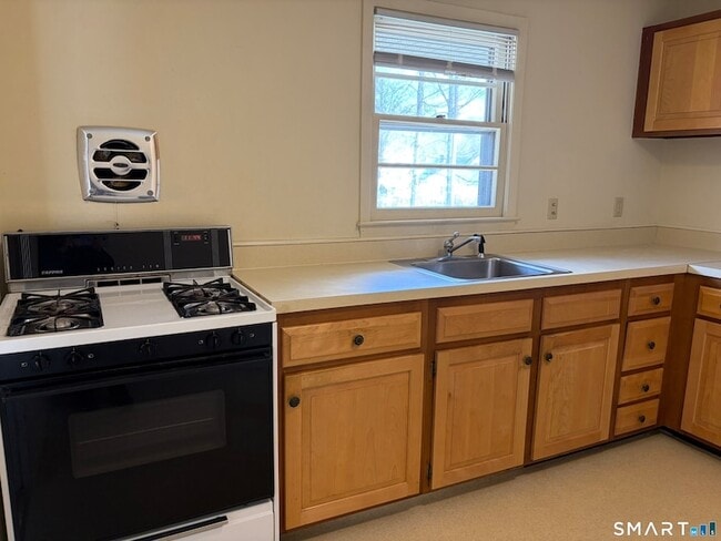 Building Photo - 888 Main St