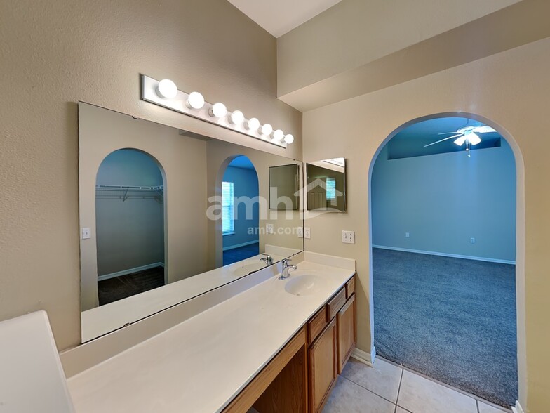 Building Photo - 3012 Valkyrie Rd