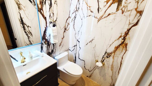 Building Photo - 4312 NE 22nd Ave