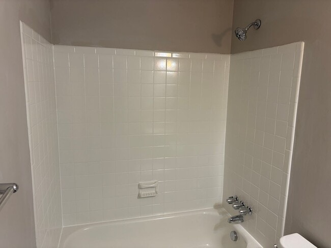 Building Photo - Renovated 3 Bed Twin Home for Rent