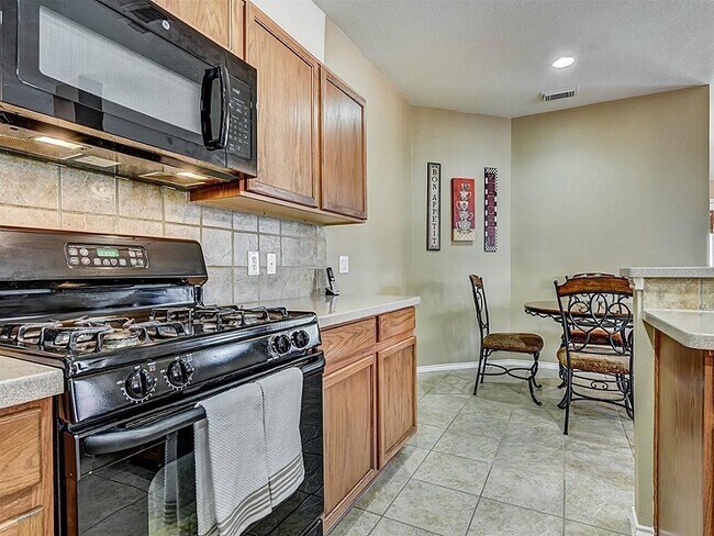 Building Photo - 5803 Kenwood