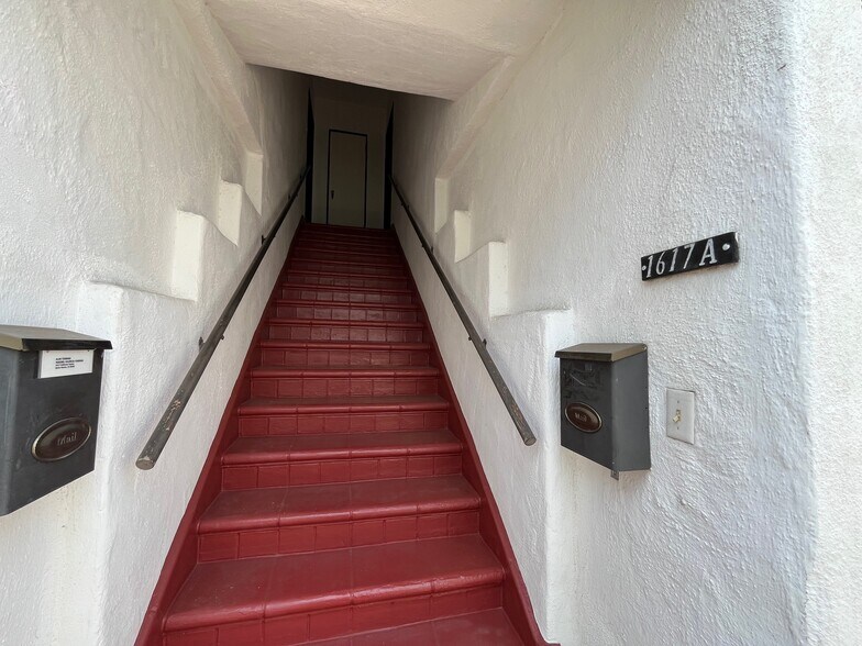 Upstairs - 1617 California Ave