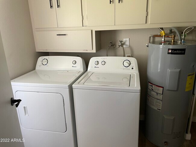 Building Photo - 10007 W Shasta Dr