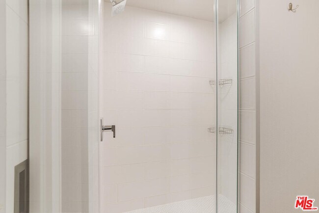 Building Photo - 6030 S Seabluff Dr