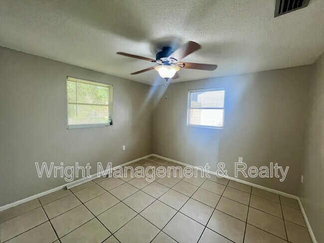 Building Photo - 5033 Farley Dr