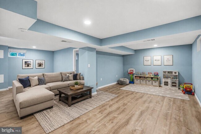 Building Photo - 809 Woodley Dr