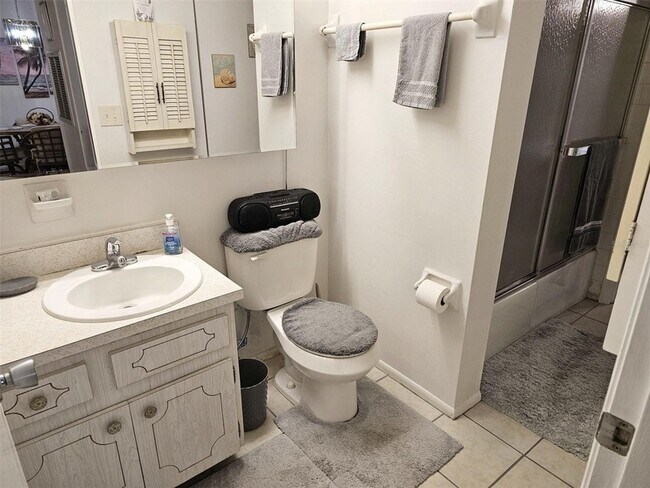 Building Photo - 3528 Lake Bayshore Dr